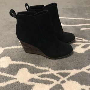 Lucky wedge booties size 5.5